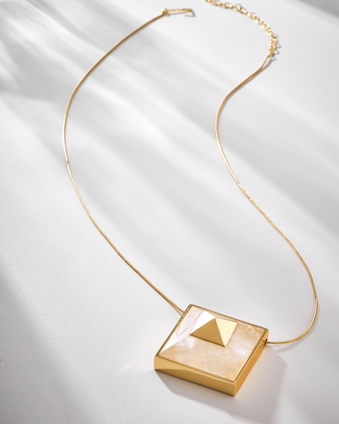 Vértice L Necklace