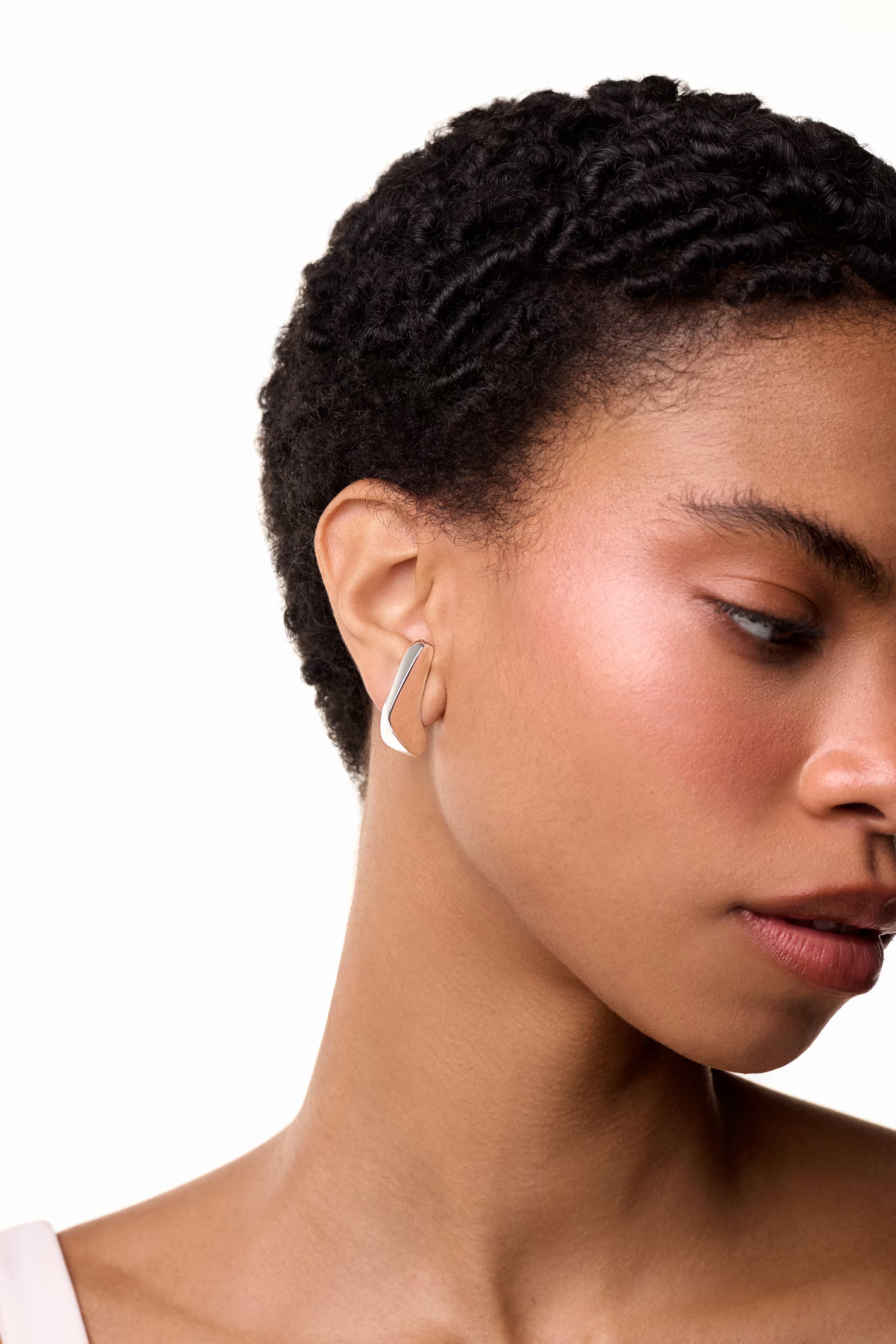 Dualis Earhook